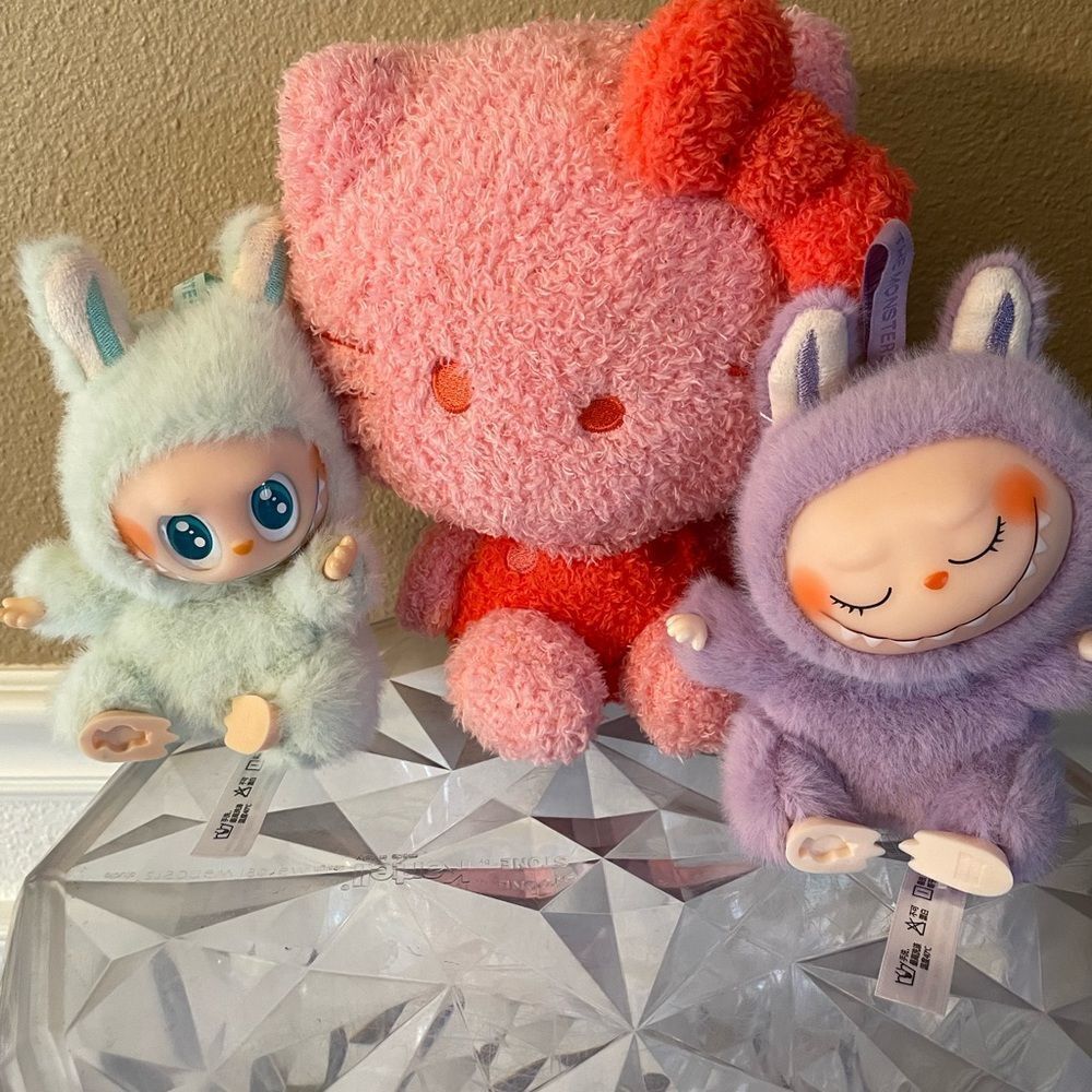 The Monsters Pop Mart Pink and Purple Figures & Pink Hello Kitty Plush - Picture 7 of 12